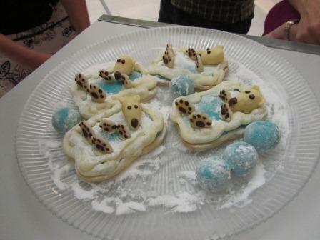 A polar bear cake!
